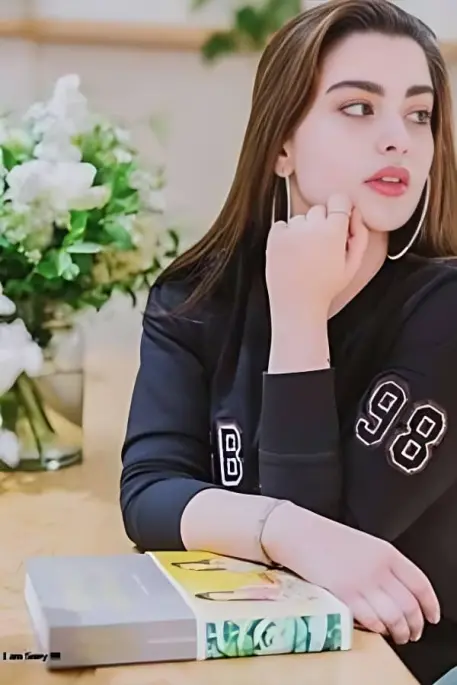 Rekha Curvy Girl Photo 1 of 5